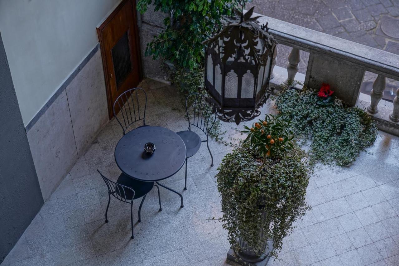 Dimora Donna Elena By Ranieri Bed & Breakfast Naples Exterior photo